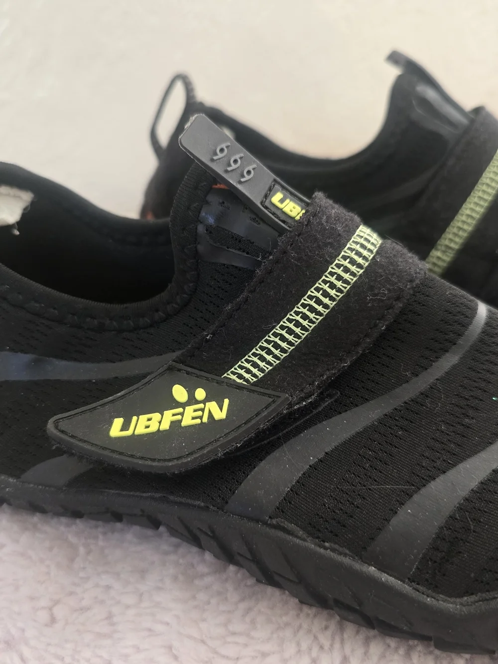 UBFEN Black Water Shoes Aqua  (US 4.5Y - EUC)